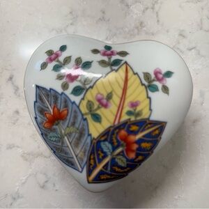 Vintage 1977 Mann Japan Heart-Shaped Fine China Trinket Box